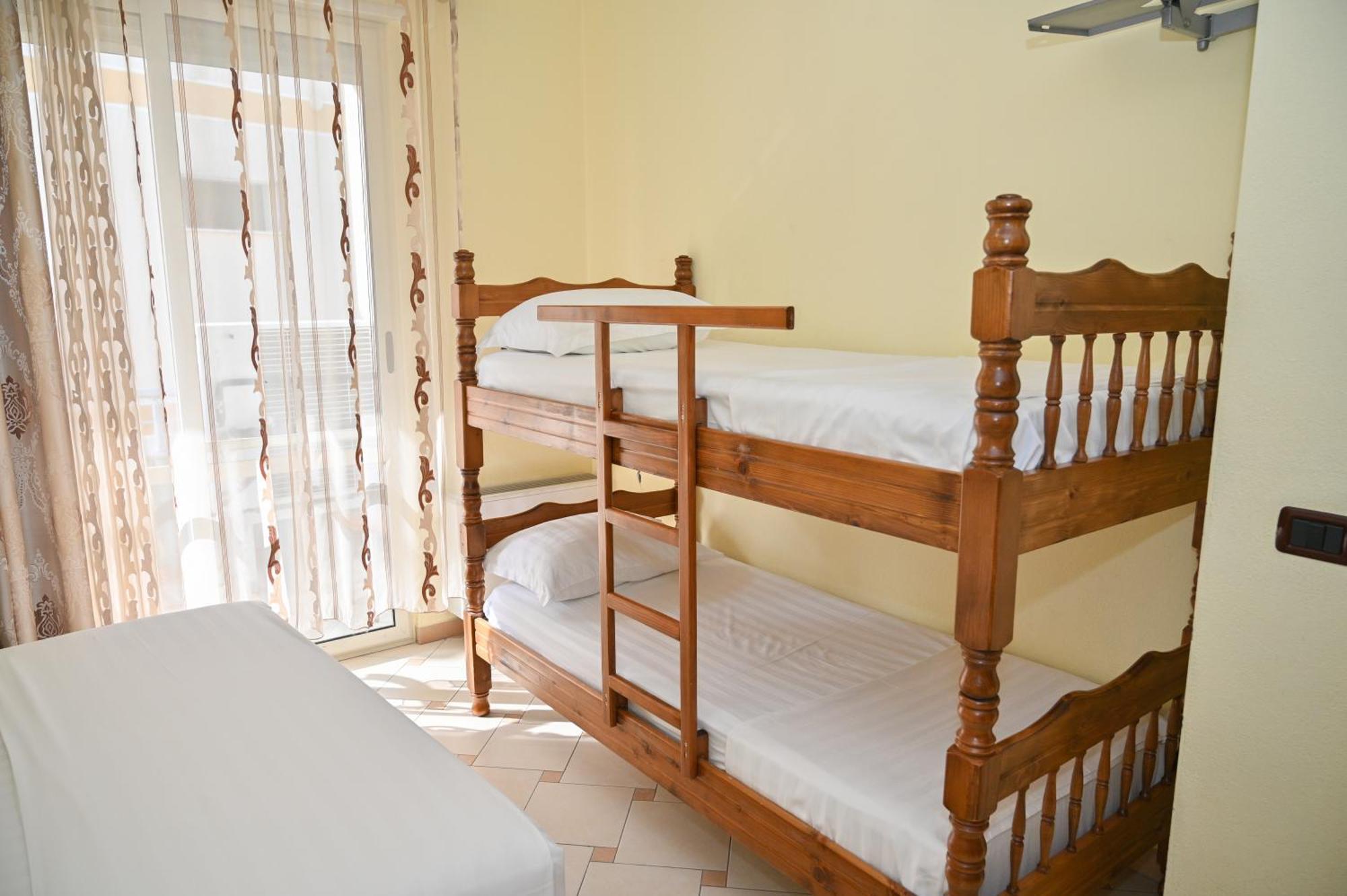 Hotel Vila Emes ดูร์เรส ห้อง รูปภาพ
