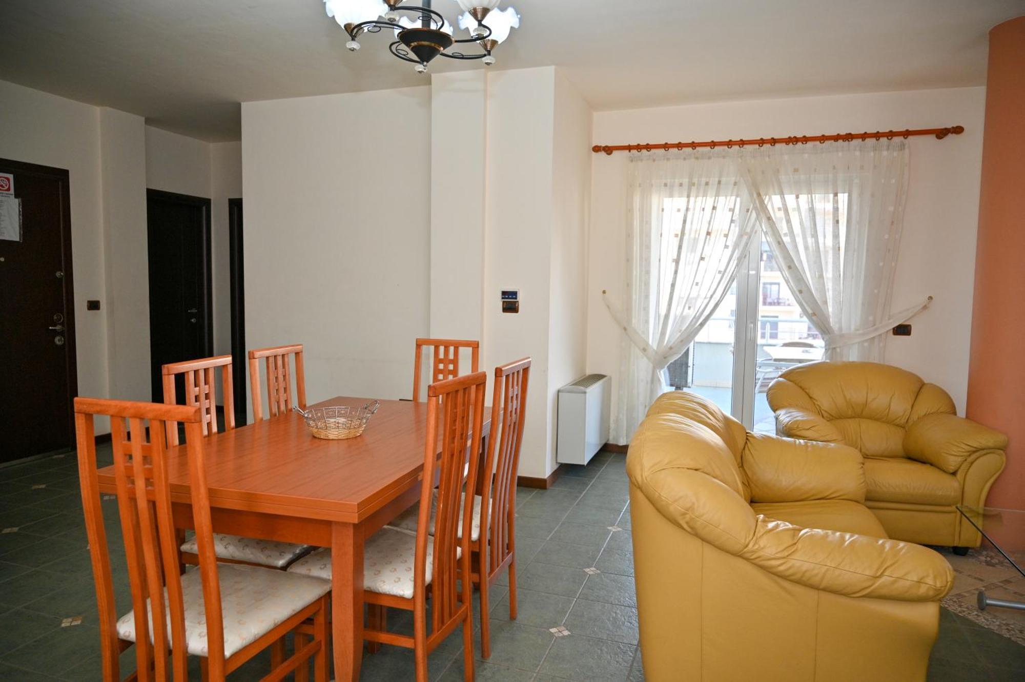 Hotel Vila Emes ดูร์เรส ภายนอก รูปภาพ