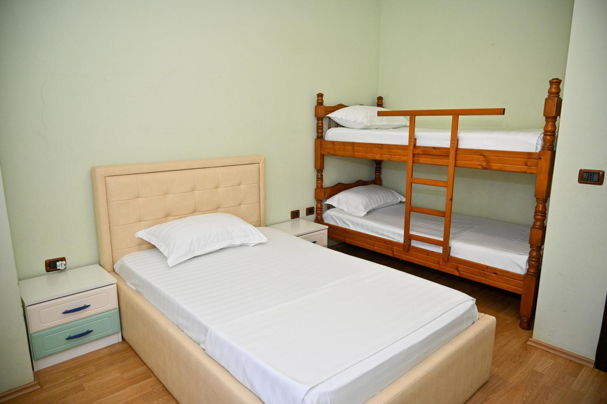 Hotel Vila Emes ดูร์เรส ภายนอก รูปภาพ