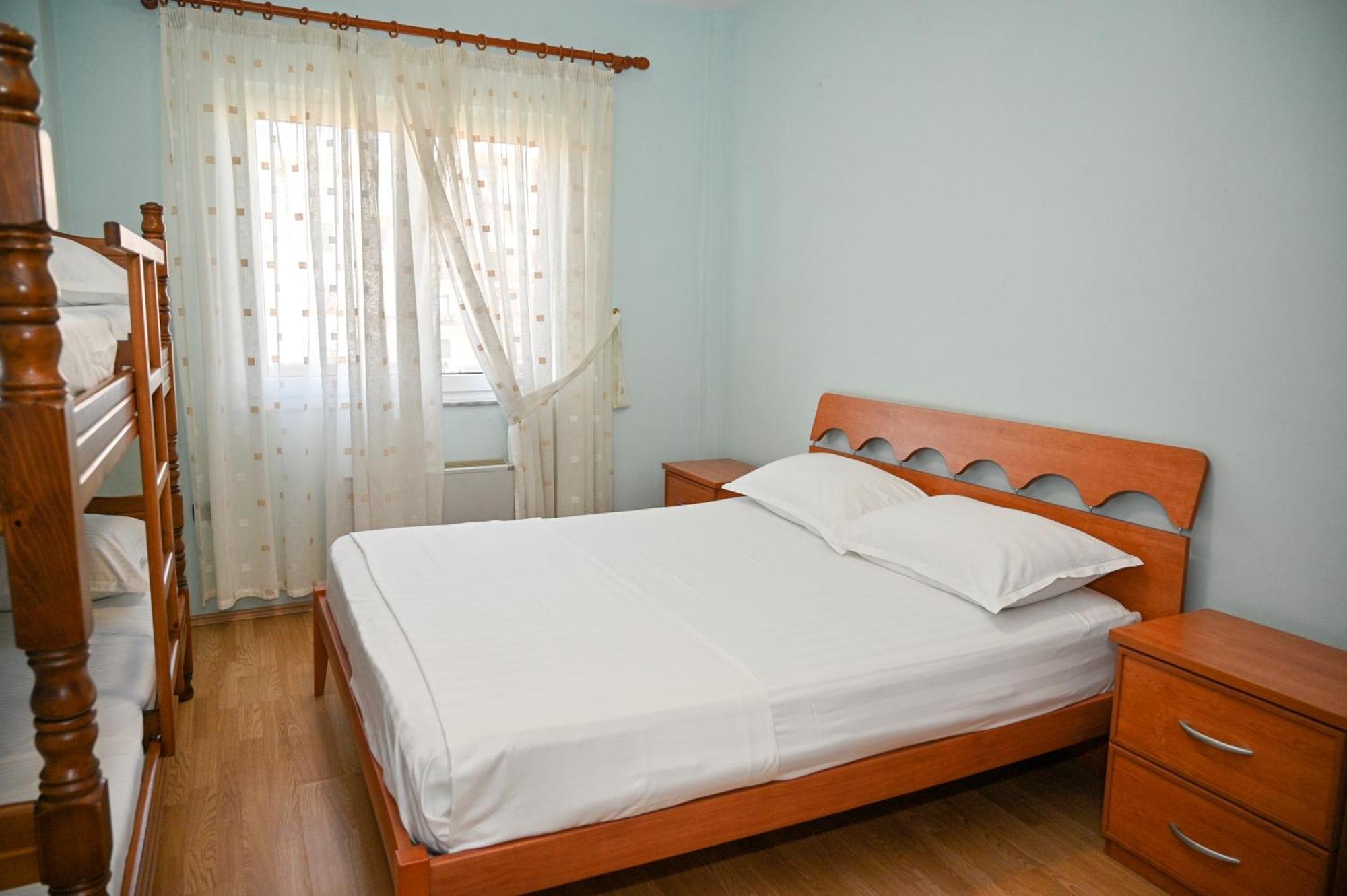 Hotel Vila Emes ดูร์เรส ภายนอก รูปภาพ