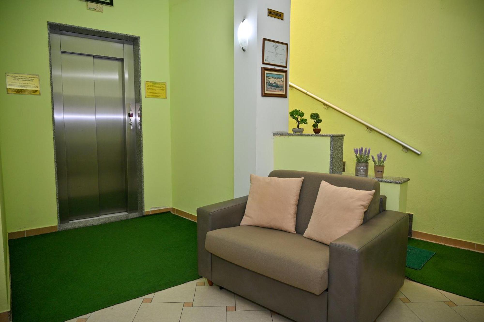 Hotel Vila Emes ดูร์เรส ภายนอก รูปภาพ